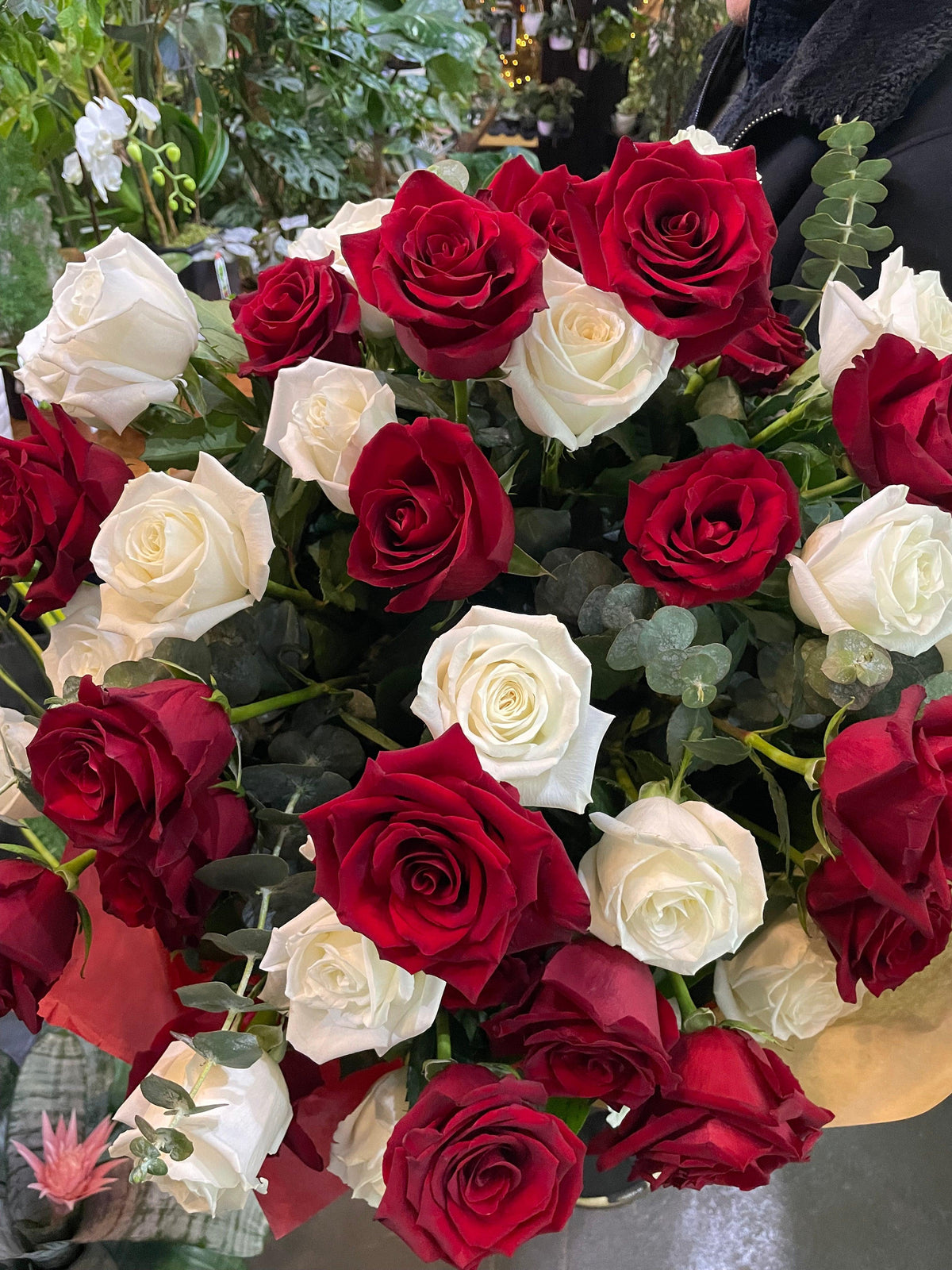 Classic Romantic Rose Vase Arrangement (With Vase) –